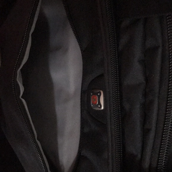 Swiss Army Laptop Case With Three Large Pockets - Picture 3 of 5